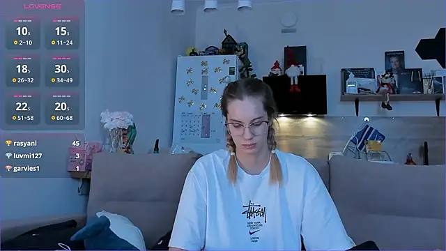 Girl_alone_home live sex cam