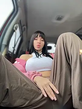 JulliaVegas live sex cam