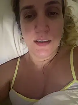 Bia_sexynovaes live sex cam