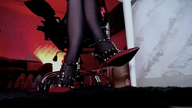 FinDomGod's cam snapshot