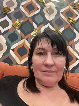 XLindaMilfX live sex cam