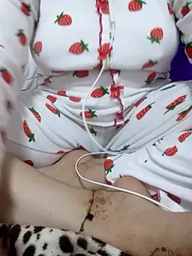 Bombamom's cam snapshot