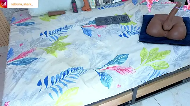 sabrina_shark_'s cam snapshot