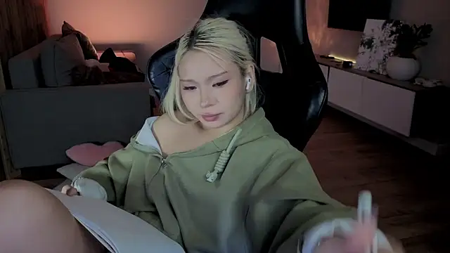 RileyMee's cam snapshot