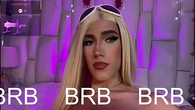 Regiina_Doll live sex cam