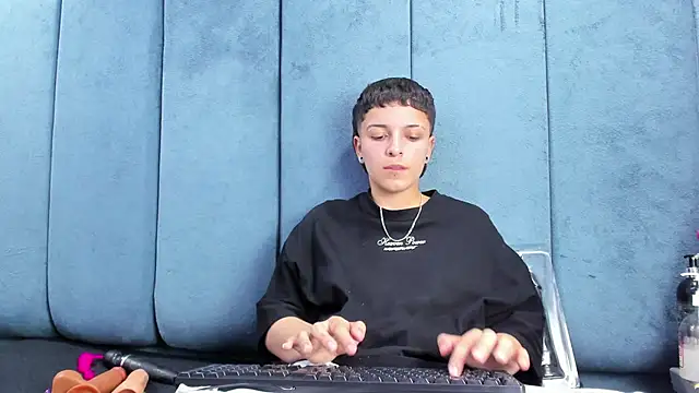 Megan_Thompson_'s cam snapshot