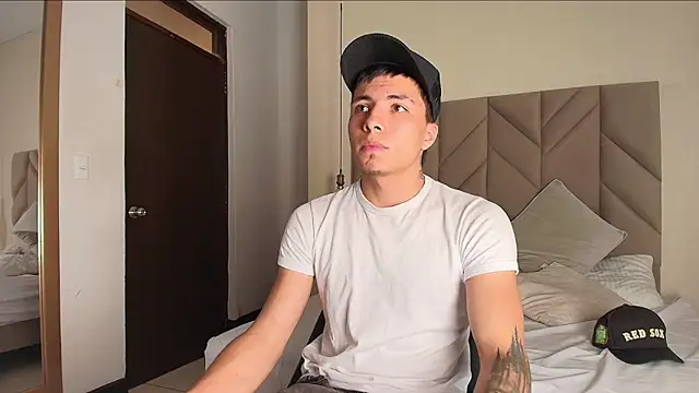 LoganGreys live sex cam