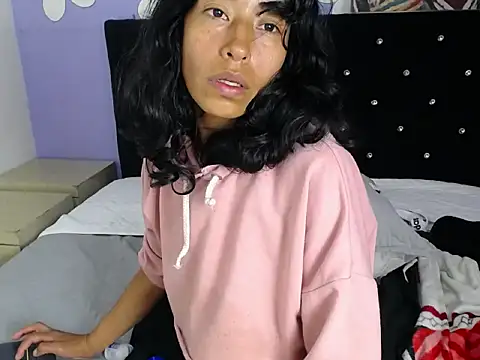 karolinee_66_'s cam snapshot