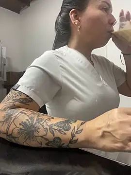 HealingHoney's cam snapshot