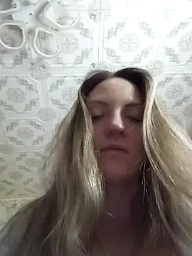 KattyLuuu's cam snapshot