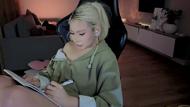 RileyMee's cam snapshot