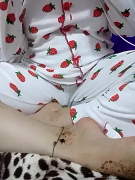 Bombamom's cam snapshot