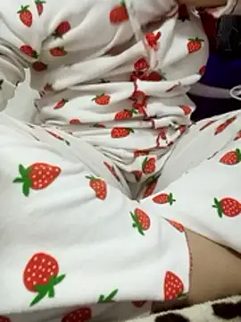 Bombamom's cam snapshot