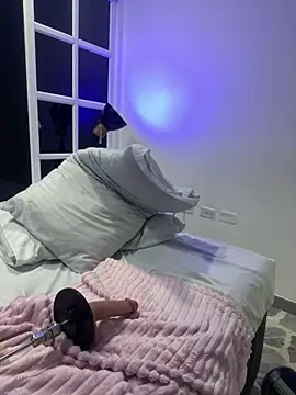 loladupont's cam snapshot