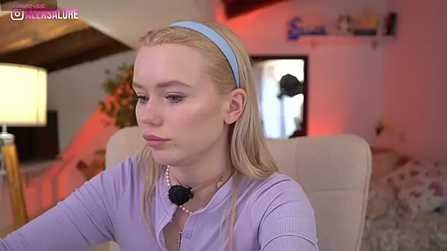 LexieLoree live sex cam