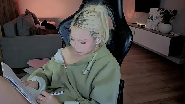 RileyMee's cam snapshot