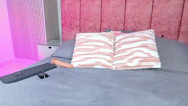 emmacurvy's cam snapshot