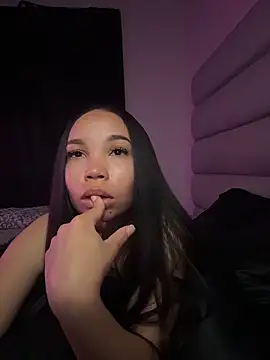 nikkiloveee's cam snapshot