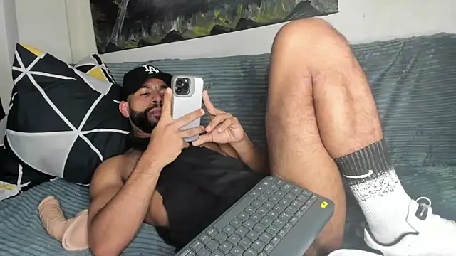 sweatyhairypig23 live sex cam