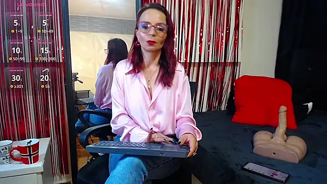 Miss_ellien's cam snapshot