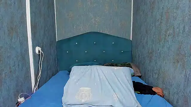 RedAssHottie live sex cam