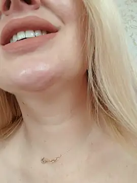 LadyLolyPop_'s cam snapshot