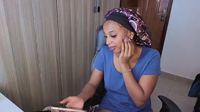 beauty_in_brown's cam snapshot