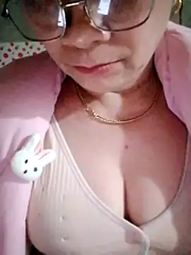 small-house123's cam snapshot