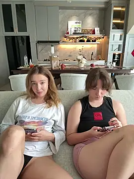 Nura_n_Sarah's cam snapshot