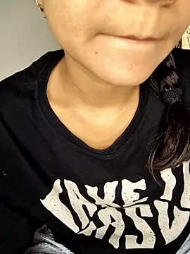 kavya-09's cam snapshot