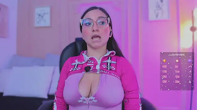 lucy_neil's cam snapshot