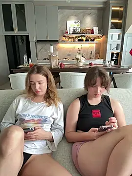 Nura_n_Sarah's cam snapshot