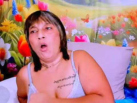 indianroxy's cam snapshot