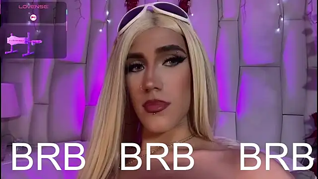 Regiina_Doll live sex cam