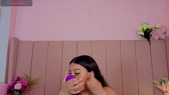 MollyBigBoobs12 live sex cam