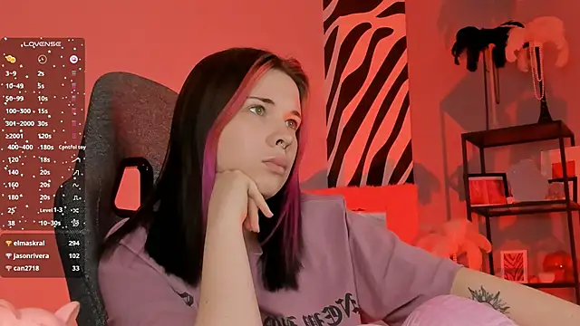 AliceSunday's cam snapshot