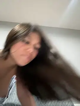 Alyshanon18's cam snapshot