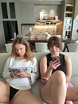 Nura_n_Sarah's cam snapshot