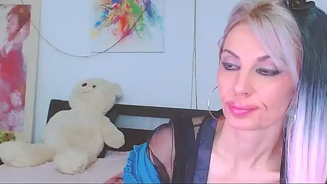 HoneyLara's cam snapshot