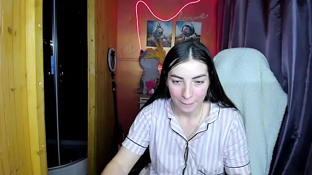 Fiery_Brunette_'s cam snapshot