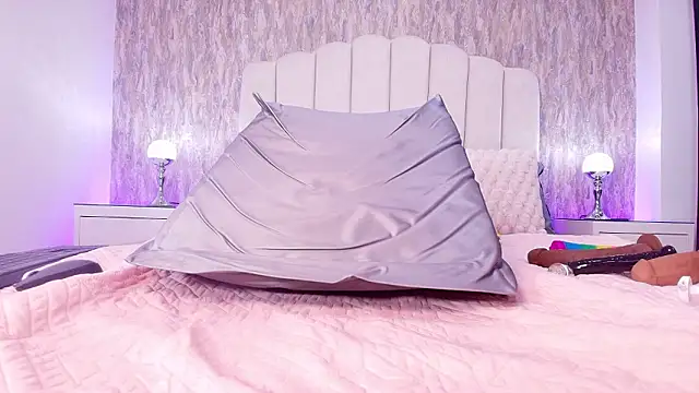 raven_lilith_'s cam snapshot