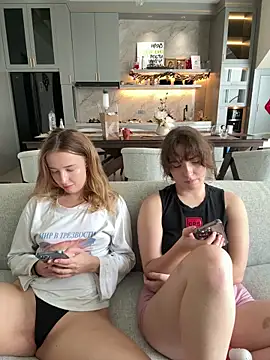 Nura_n_Sarah's cam snapshot