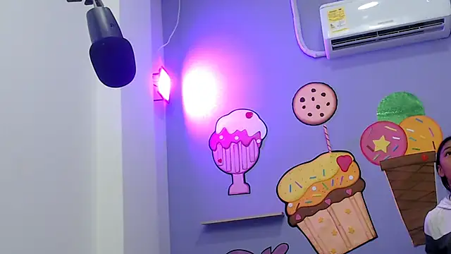 skinnysexzara18's cam snapshot