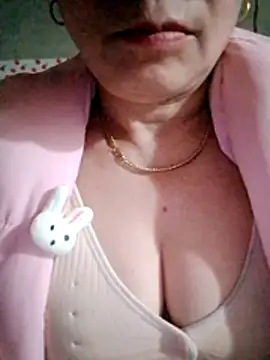 small-house123's cam snapshot