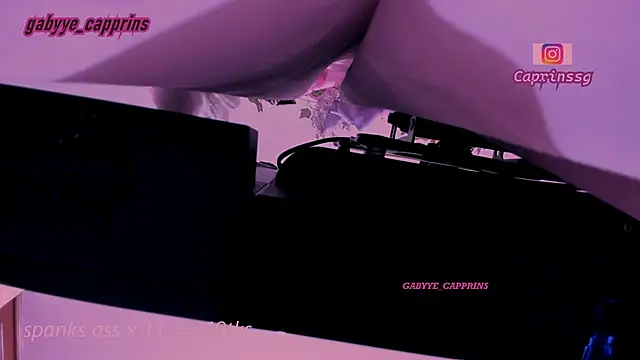 gabyye_capprins's cam snapshot