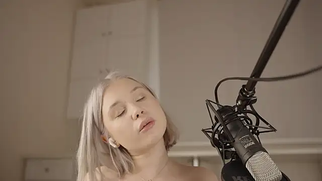 KessyPlaudis's cam snapshot