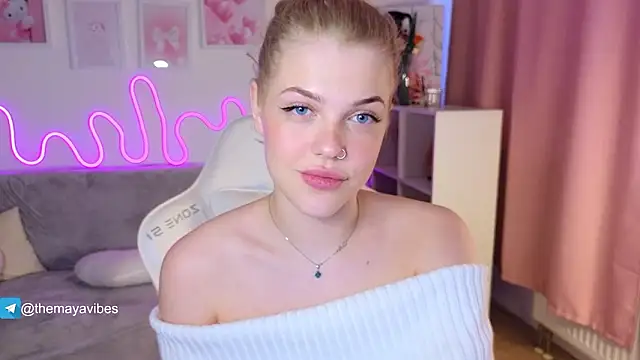 Maya_Rave's cam snapshot