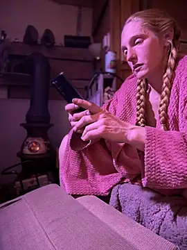 GoldenFlameGoddess's cam snapshot