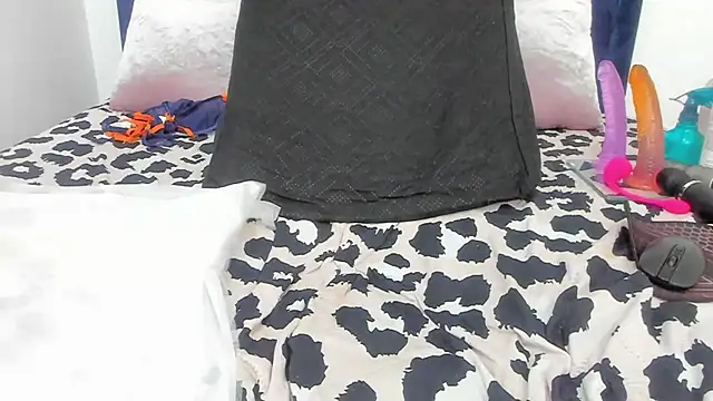 candy_big_tits18's cam snapshot