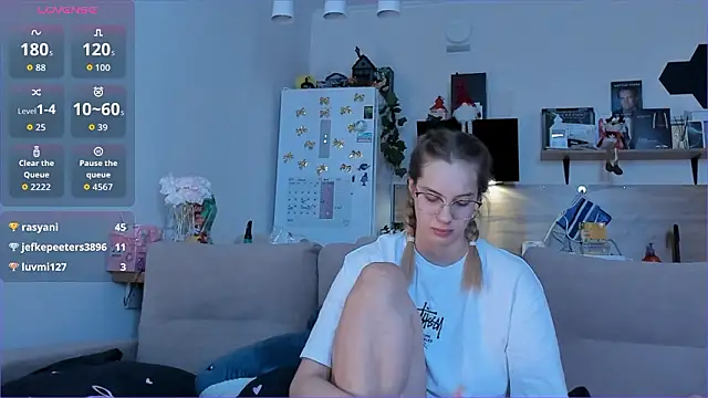 Girl_alone_home live sex cam